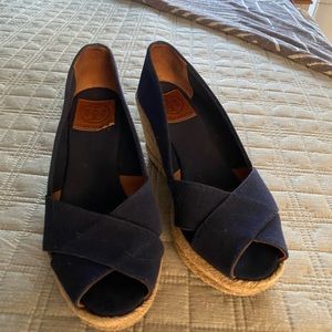TORY BURCH - Navy perfect condition wedge wicker heels size 7